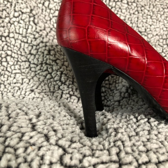 SOLD 🚫 Nine West Red Snakeskin Pumps - Picture 4 of 11